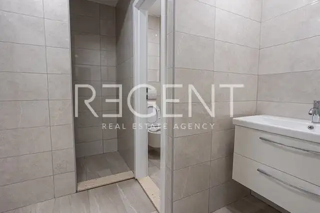Trogir, Plano - Entrepôt commercial et de vente de 1600 m2