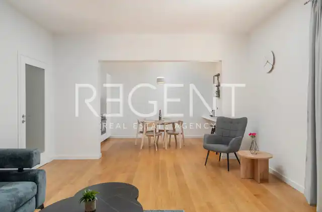 Split, Lučac - Appartement de deux pièces avec loggia et vue sur la ville.