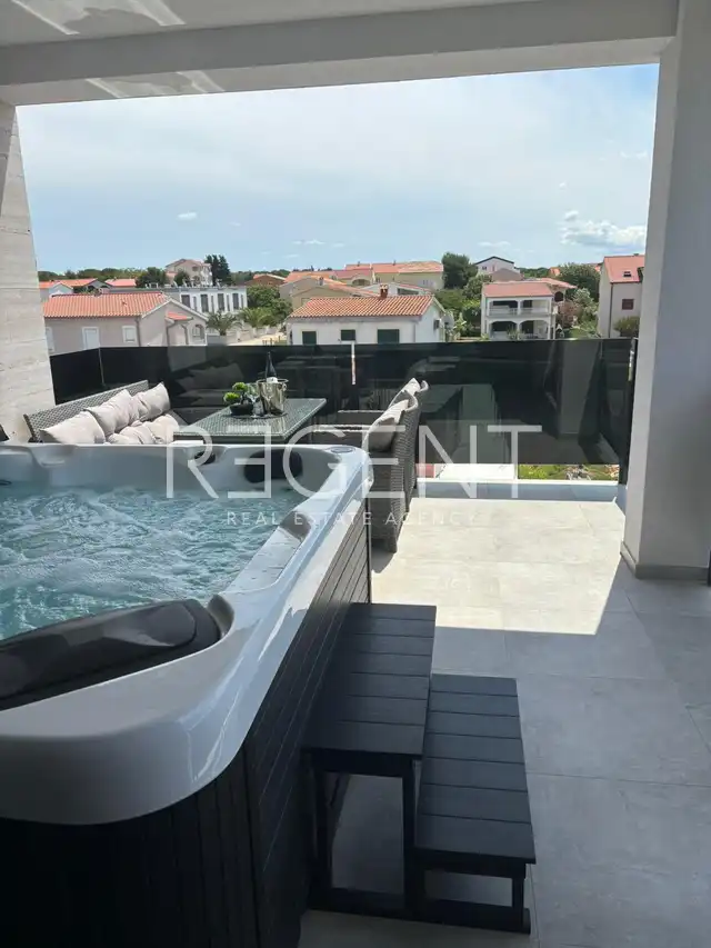 Zadar, Privlaka - Luxusní novostavba blízko moře v 1. patře