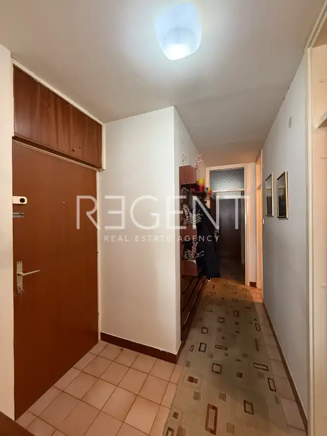 Split, Spinut - Dvosoban stan s loggiom u centru grada