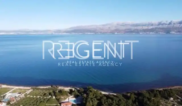 Brač, Supetar - Attraente terreno edificabile di 3901 m2 con vista sul mare