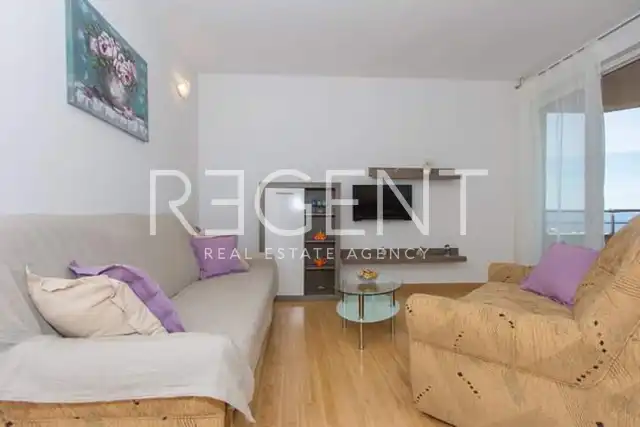 Split, Žnjan - Appartement de trois pièces avec loggia