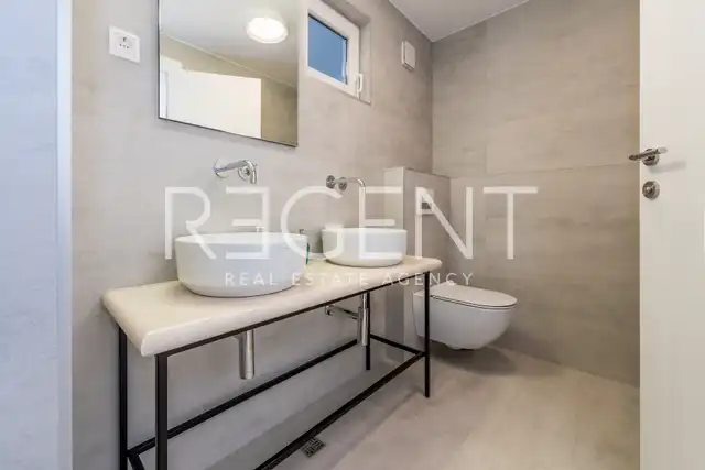 Brač, Milna - Moderní vila v první řadě u moře, 264 m2