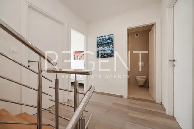 Privlaka - Reihenhaus mit Pool und Dachterrasse