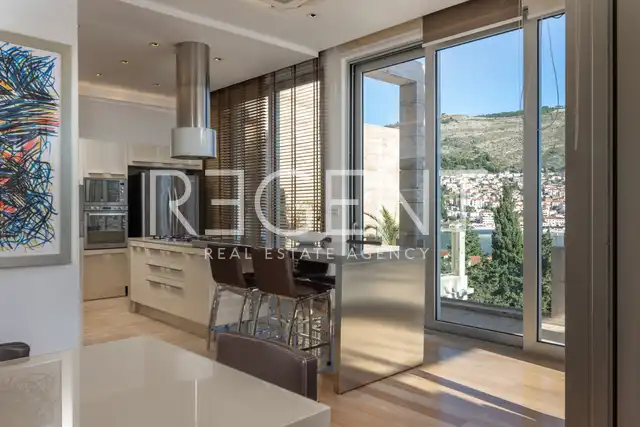Dubrovnik, Lapad – penthouse 268 m², krovna terasa, bazen, garaža