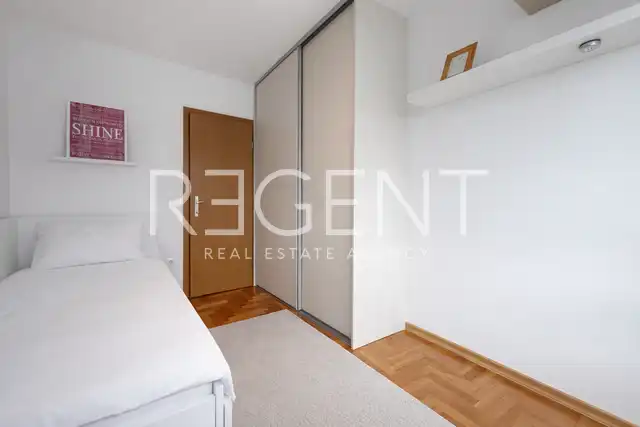 Zagreb, Folnegovićevo naselje - three-room apartment with a parking space