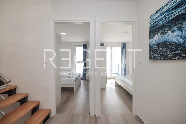 Privlaka - Reihenhaus mit Pool und Dachterrasse