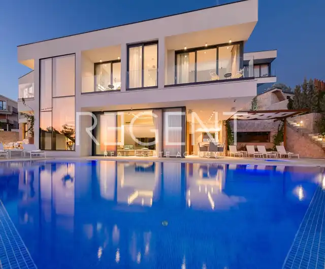 Hvar – Moderná vila s výhľadom na more 195 m2