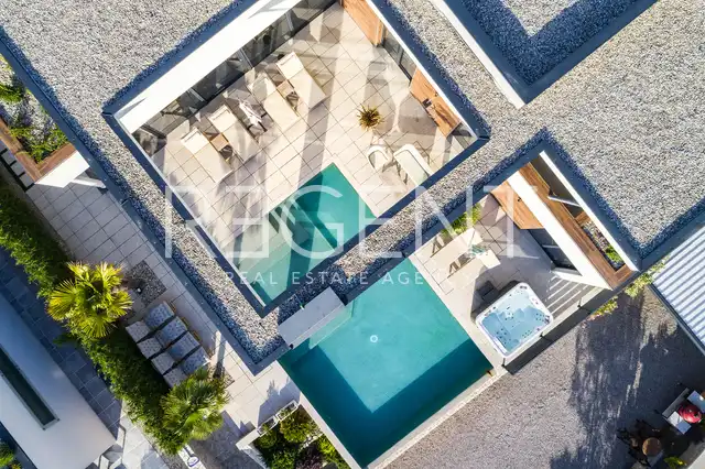 Krk, Linardići - Villa di lusso con vista mare, piscina a sfioro e sauna 350m2