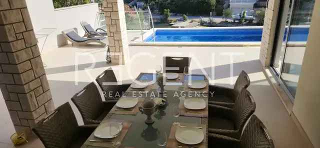 Korčula, Žrnovo - Villa au premier rang de la mer 280 m2