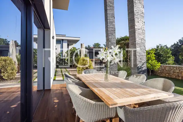 Krk, Linardići - Villa di lusso con vista mare, piscina a sfioro e sauna 350m2