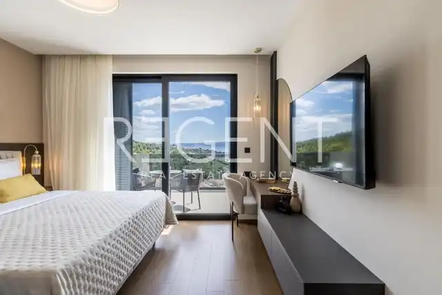 Dugi Rat - Vila 300 m², bazen, sauna ,pogled na more