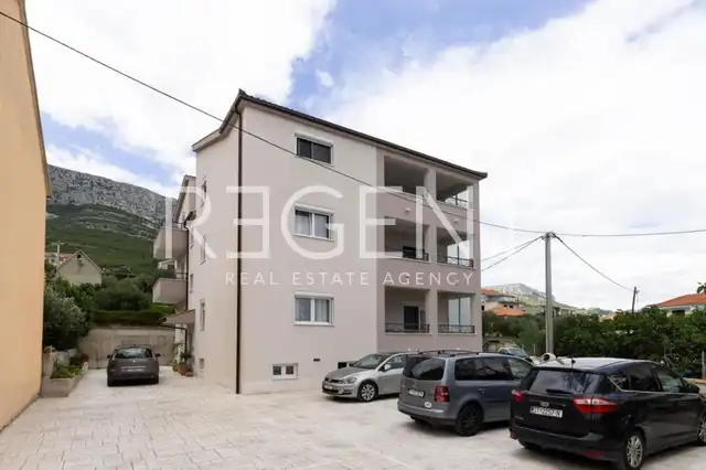 Trogir, Seget Donji - Trosoban stan s pogledom na more 113 m2