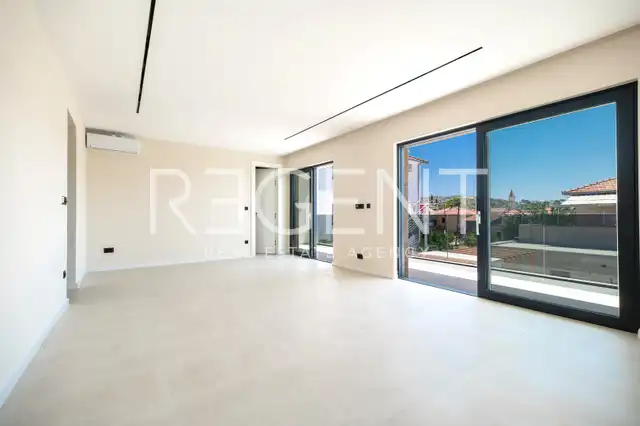 Trogir - Nouvelle villa moderne de 300m2 avec piscine et jacuzzi