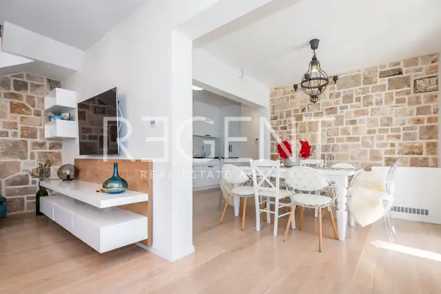 Brač, Milna - Moderní vila v první řadě u moře, 264 m2