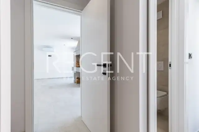Trogir - Nova moderna vila od 300m2 s bazenom i jacuzzijem
