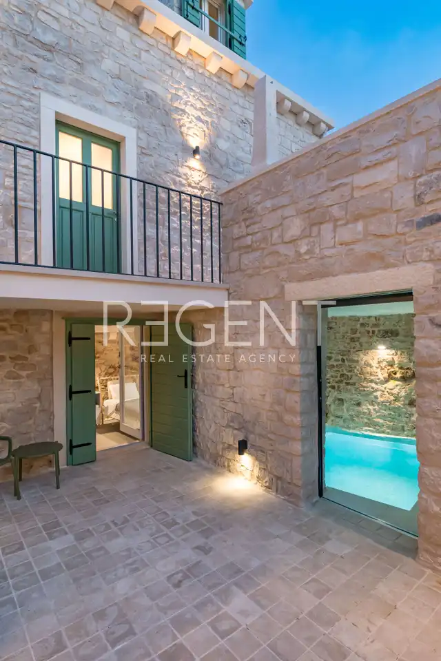 Brač, Pučišća - Nádherná kamenná vila 120 m2