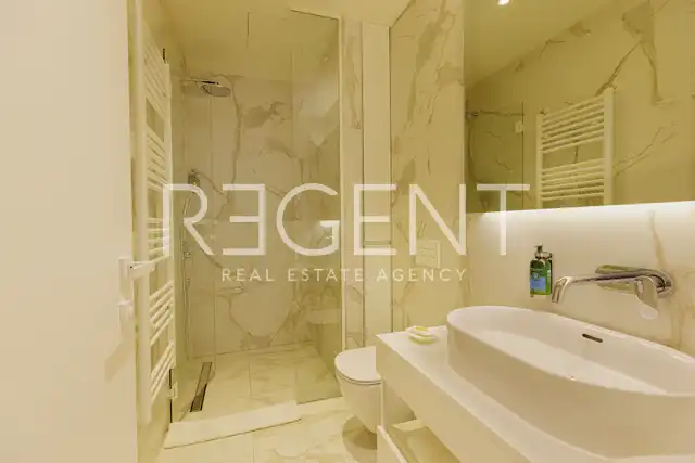 Istra, Petram Resort – trosoban apartman 95 m², balkon, pogled na park