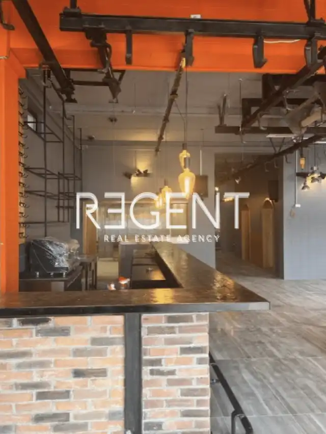 Trogir - Immeuble résidentiel et commercial de 1380 m2 avec terrain associé dans un excellent emplacement