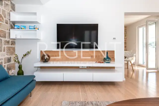 Brač, Milna - Moderní vila v první řadě u moře, 264 m2