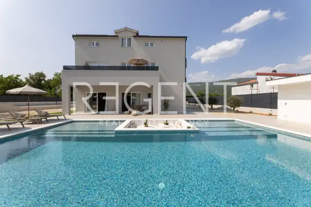 Trogir, Seget - Modern villa with heated pool and sea view