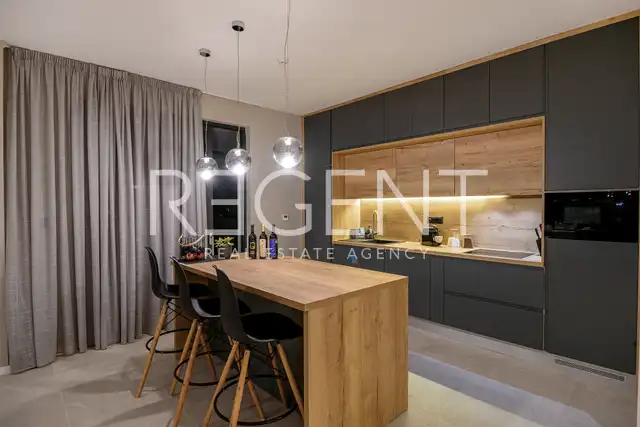 Trogir, Marina - Vila 400 m², 4 izby, bazén 30 m², 150 m od mora