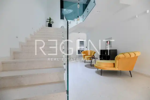 Zadar, Turanj – Exkluzívna vila s apartmánmi, prvý rad pri mori