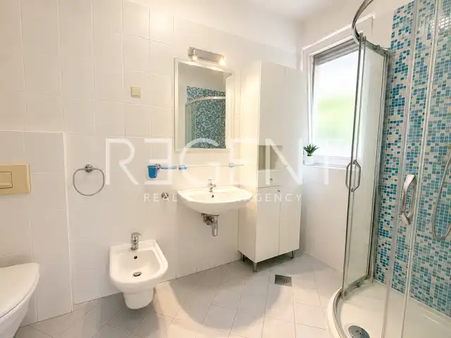 Stanovanje 145 m², center Zagreba — 2 terasi, parkirišče, opremljeno