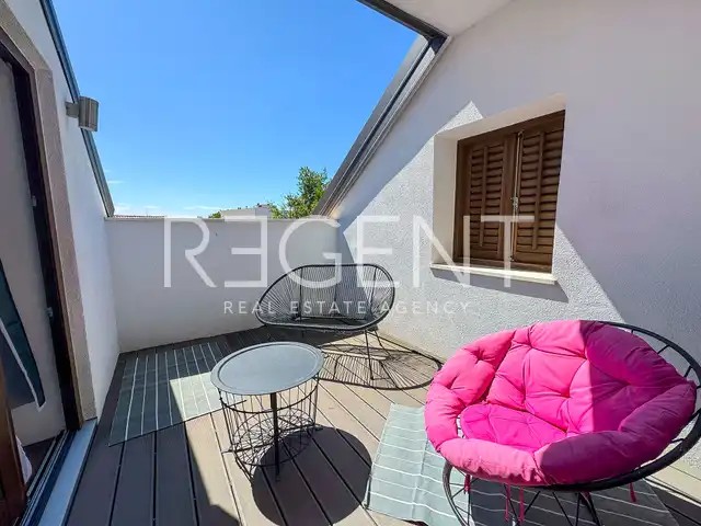 Zadar, Presqu'île – Maison de six pièces en plein centre-ville