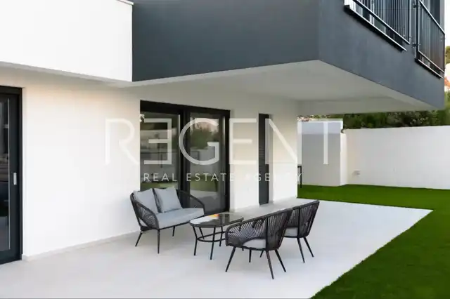 Villa 217 m², Vinišće — 4 camere da letto, jacuzzi, vista mare