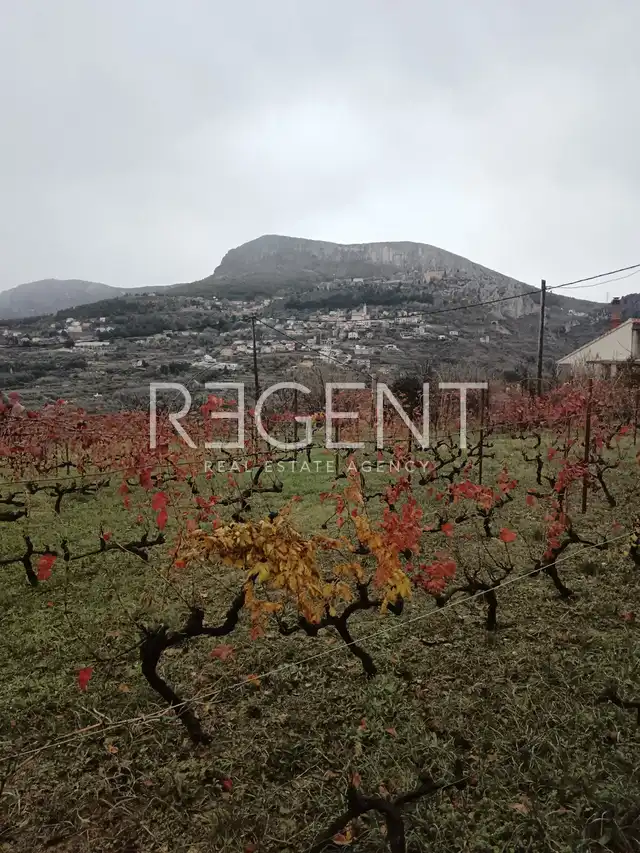 Split, Klis - building plot 1135 m2
