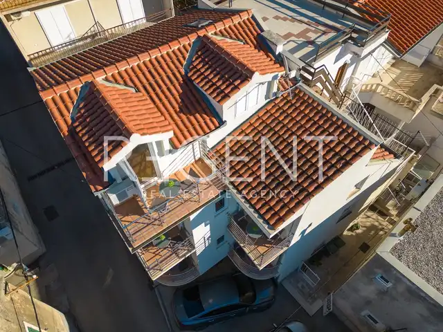 Makarska, Centrum - Apartmánový dom v blízkosti centra s hrubou plochou 186 m2