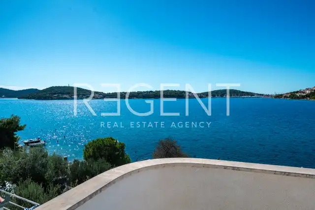 Šibenik, Rogoznica - Dům se šesti apartmány