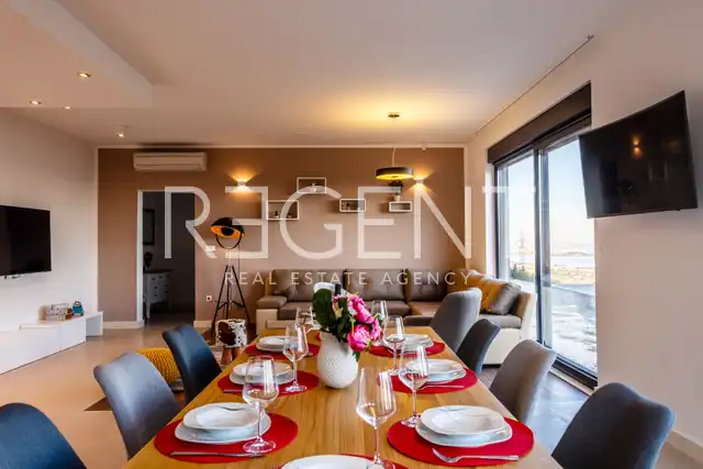 Vila 232 m², Kaštel Stari — 4SS, grijani bazen, pogled na more