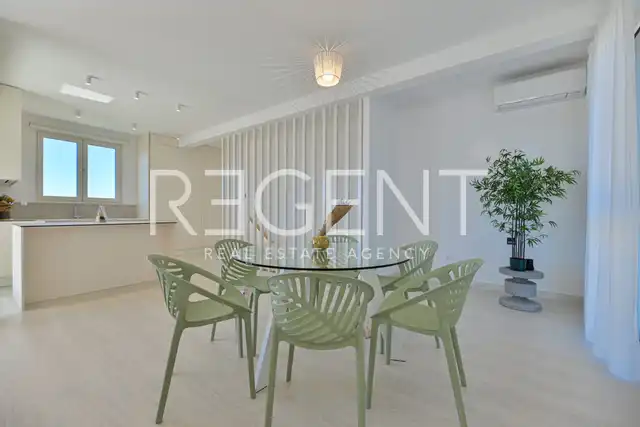 Seget Vranjica – sodobna duplex vila z dvema bazenoma in s pogledom na morje