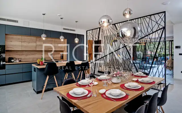 Marina Hills Resort — 3 vily s bazénom, 12 izieb a výhľad na more