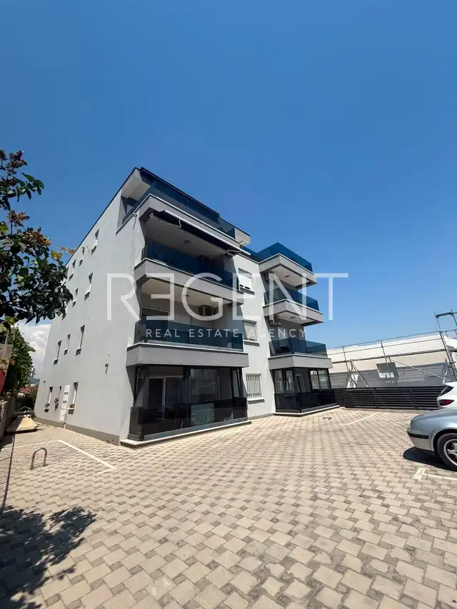 Split, Kila — Dvosobno stanovanje 66 m², balkon, garaža, novejša stavba
