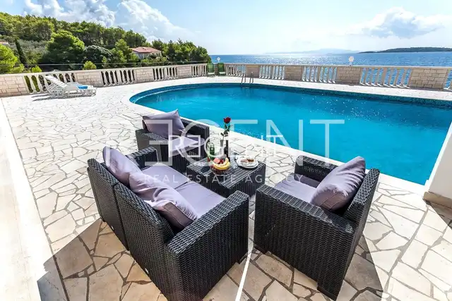 Otok Korčula – Unikatna kamena kuća uz more 450 m2