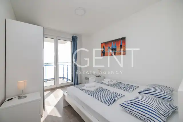 Privlaka - Reihenhaus mit Pool und Dachterrasse