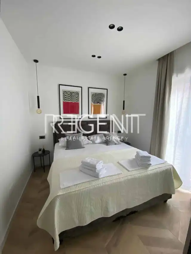 Makarska - Luxusná vila s tromi bytovými jednotkami