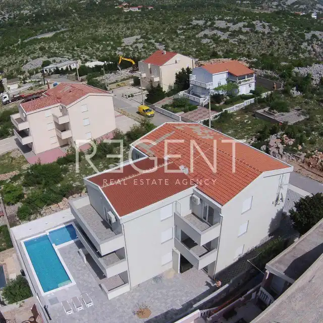 Karlobag, Cesarica – Haus mit Apartments mit Meerblick