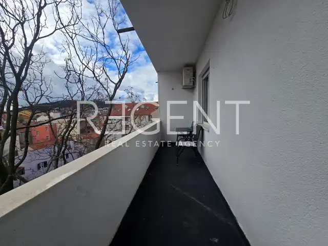 Split, Center - Moderno dvosobno stanovanje z balkonom