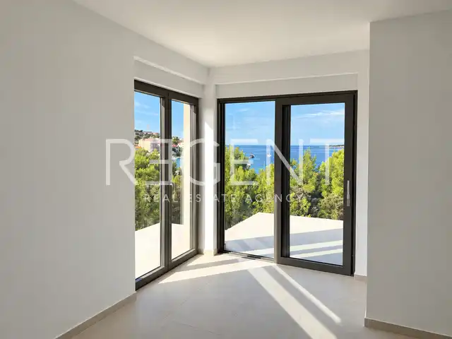 Trogir, Sevid – one-bedroom apartment 58.50 m², garden 122 m², 75 m from the sea