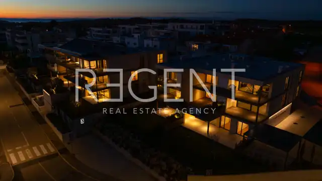 Istrien, Novigrad - Vierzimmerwohnung in einem luxuriösen Wohnkomplex 136 m2