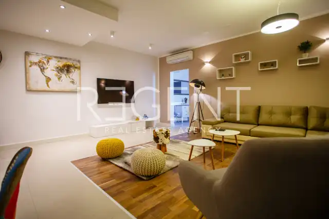 Vila 232 m², Kaštel Stari — 4SS, grijani bazen, pogled na more