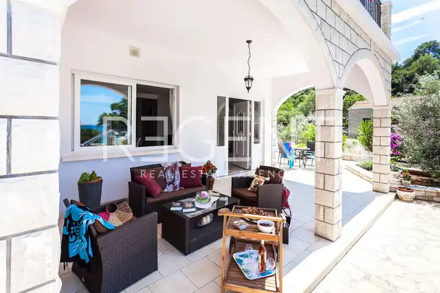 Otok Korčula – Šarmantna vila u uvali s bazenom 460 m2