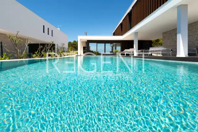 Primošten - Villa mit Pool und Meerblick