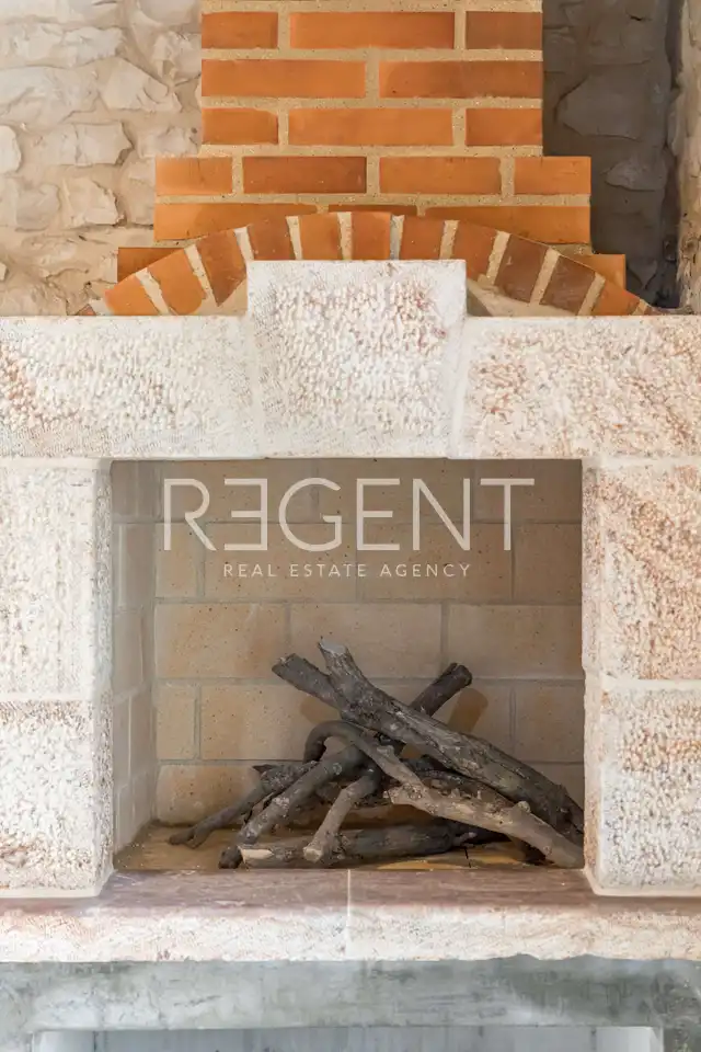 Brač, Pučišća - Nádherná kamenná vila 120 m2
