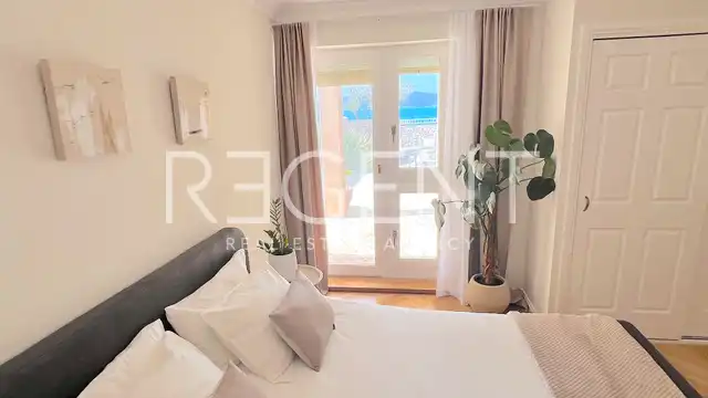 Villa 472 m², Brodarica — en première ligne de mer, 3 appartements