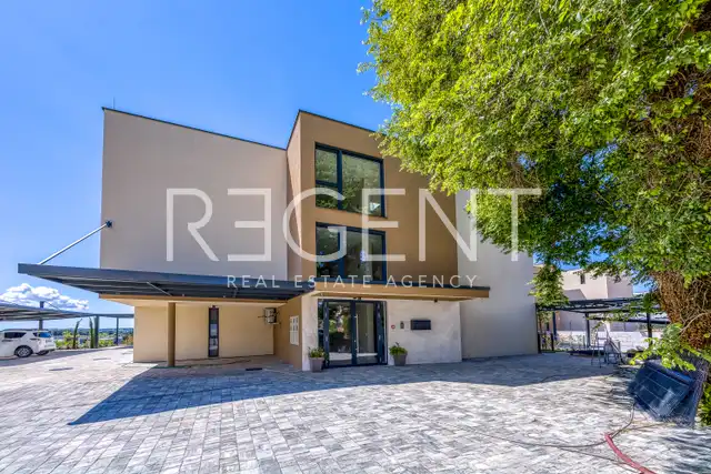 Istrien, Novigrad - Drei-Zimmer-Wohnung in einer luxuriösen Wohnanlage 98 m2